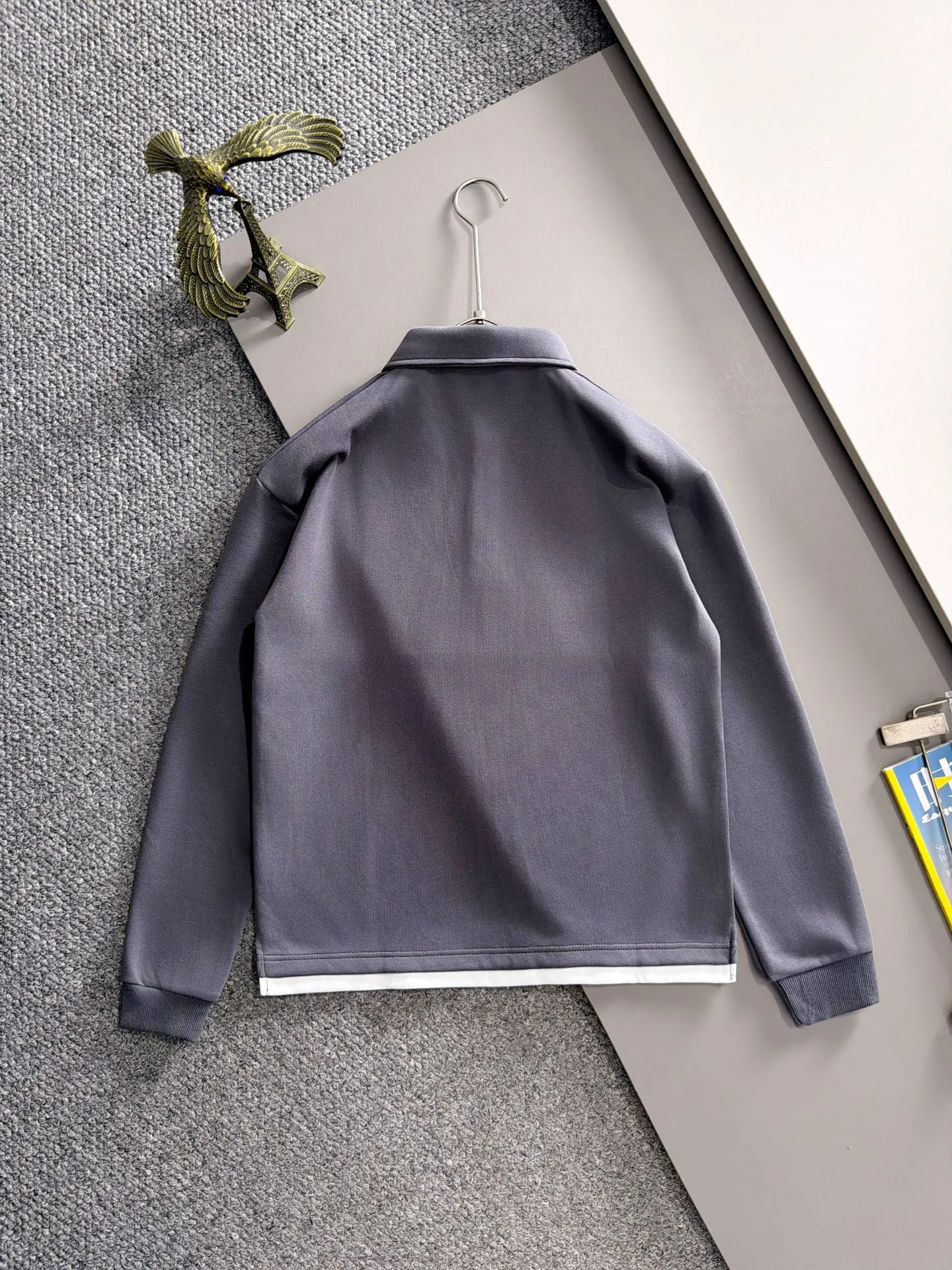 The first 2026 autumn and winter New Arrival sweatshirts for men and women have the same style. Many stars have the same style. Craftsmanship that cannot be copied by ordinary small workshops. We are not afraid of any challenges in terms of materials, detail restoration and craftsmanship, just to provide everyone with wonderful products. Compare the top original versions at will. No expense is spared just to make it better. Unique imported fabric feel. Purely imported German machine production. Precision operation. Thousands of needles density. Full set of New Arrival accessories with three standards for simultaneous customization. Upper body Versatile fashion. A perfect choice for autumn and winter. A must-have item. Sizes: M-4XL (please state your height and weight when placing an order)